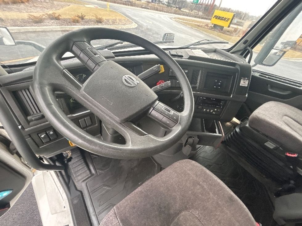 Sleeper Tractor-Heavy Duty Tractors-Volvo-2022-VNL64760-East Chicago-IN-344,633\n\t\tmiles-$ 83,000 - Image 7
