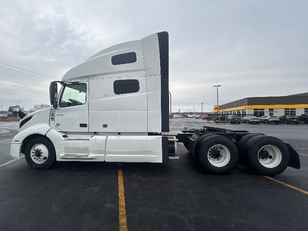 Sleeper Tractor-Heavy Duty Tractors-Volvo-2022-VNL64760-East Chicago-IN-344,633\n\t\tmiles-$ 83,000 - Image 8