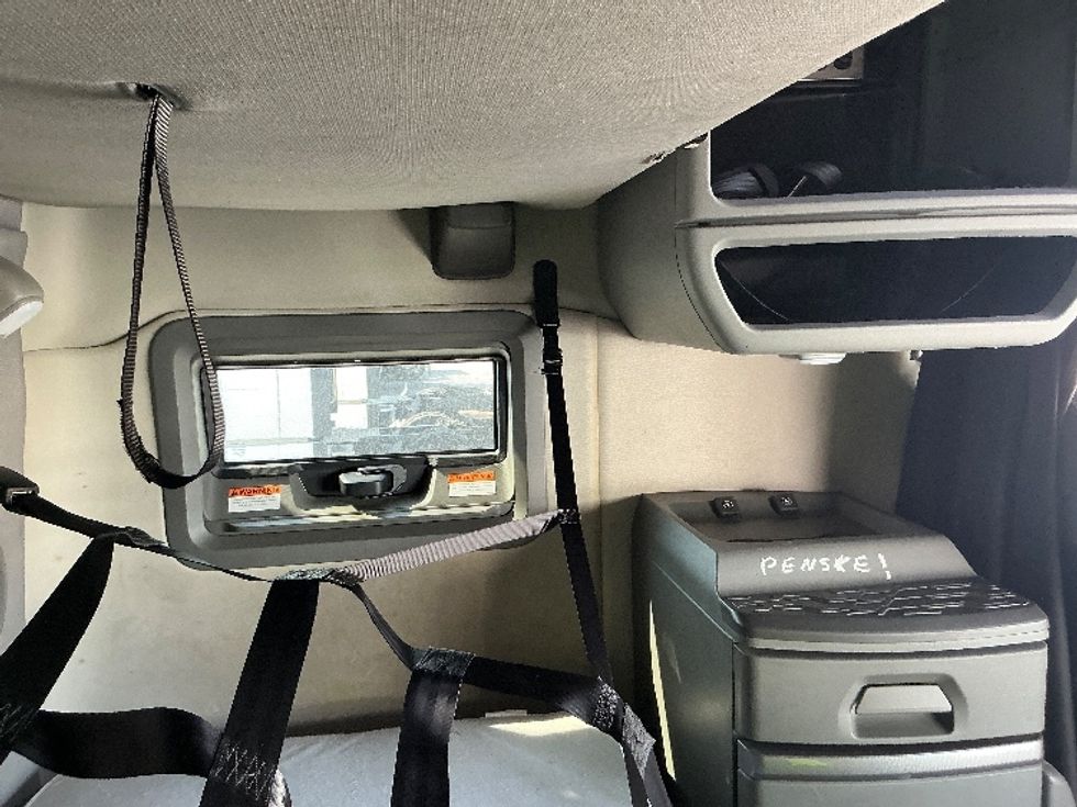 Sleeper Tractor-Heavy Duty Tractors-Volvo-2022-VNL64760-East Chicago-IN-382,769\n\t\tmiles-$ 83,250 - Image 18