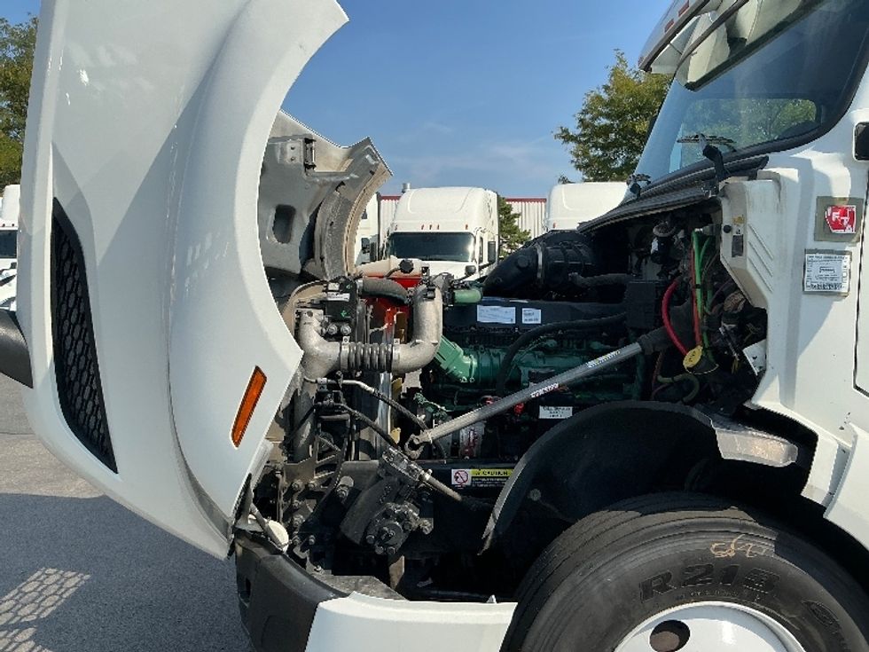 Sleeper Tractor-Heavy Duty Tractors-Volvo-2022-VNL64760-East Chicago-IN-382,769\n\t\tmiles-$ 83,250 - Image 21