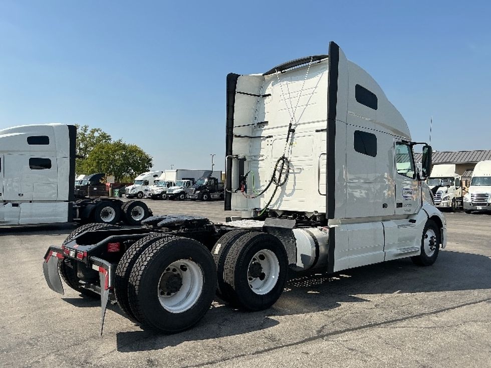 Sleeper Tractor-Heavy Duty Tractors-Volvo-2022-VNL64760-East Chicago-IN-382,769\n\t\tmiles-$ 83,250 - Image 7