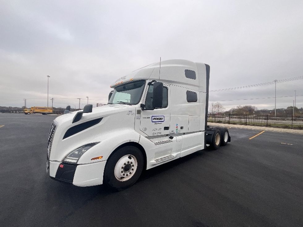 Sleeper Tractor-Heavy Duty Tractors-Volvo-2022-VNL64760-East Chicago-IN-390,987\n\t\tmiles-$ 79,000 - Image 3