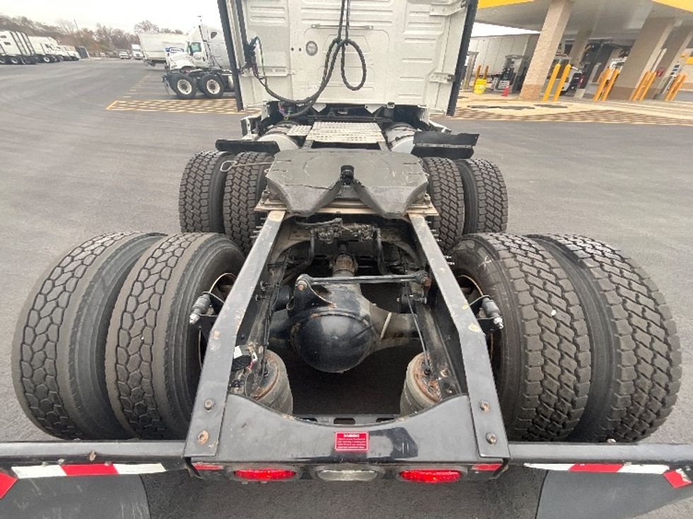 Sleeper Tractor-Heavy Duty Tractors-Volvo-2022-VNL64760-East Chicago-IN-390,987\n\t\tmiles-$ 79,000 - Image 5