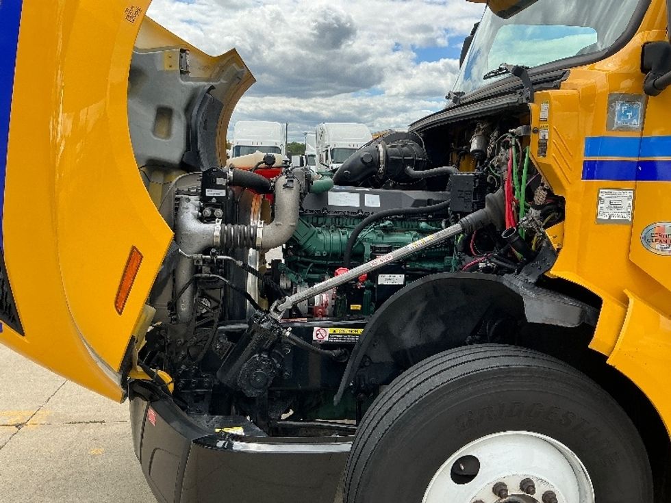 Sleeper Tractor-Heavy Duty Tractors-Volvo-2022-VNL64760-East Chicago-IN-406,524\n\t\tmiles-$ 77,000 - Image 21
