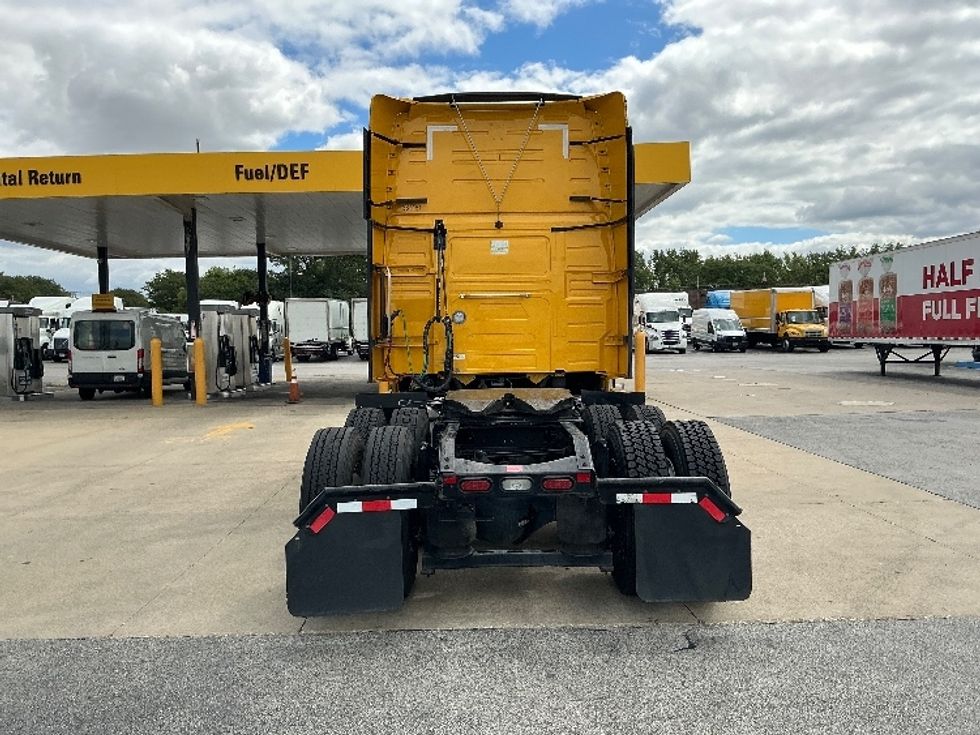 Sleeper Tractor-Heavy Duty Tractors-Volvo-2022-VNL64760-East Chicago-IN-406,524\n\t\tmiles-$ 77,000 - Image 6