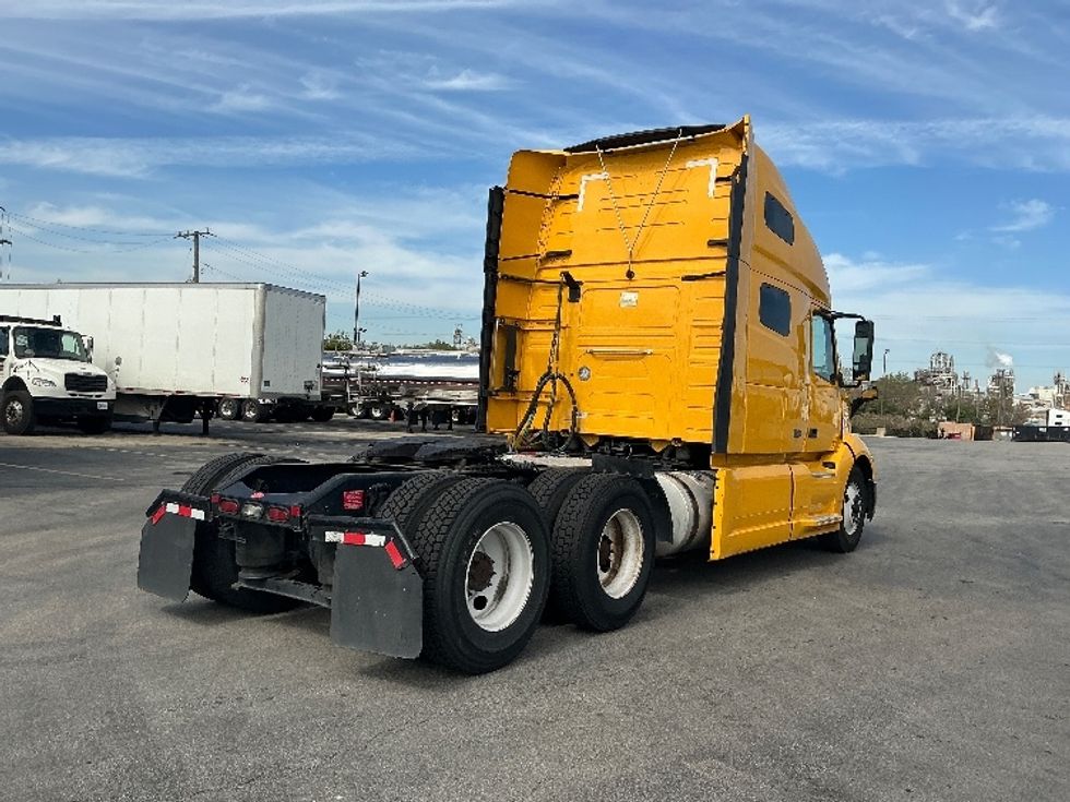 Sleeper Tractor-Heavy Duty Tractors-Volvo-2022-VNL64760-East Chicago-IN-406,524\n\t\tmiles-$ 77,000 - Image 7