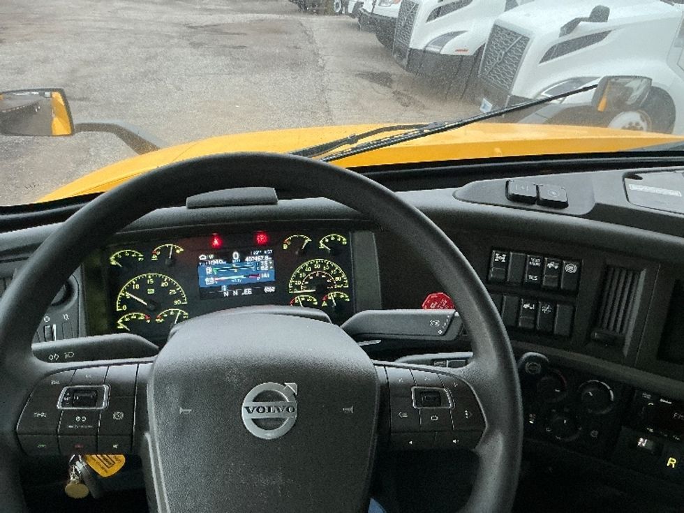 Sleeper Tractor-Heavy Duty Tractors-Volvo-2022-VNL64760-East Chicago-IN-407,468\n\t\tmiles-$ 73,500 - Image 10