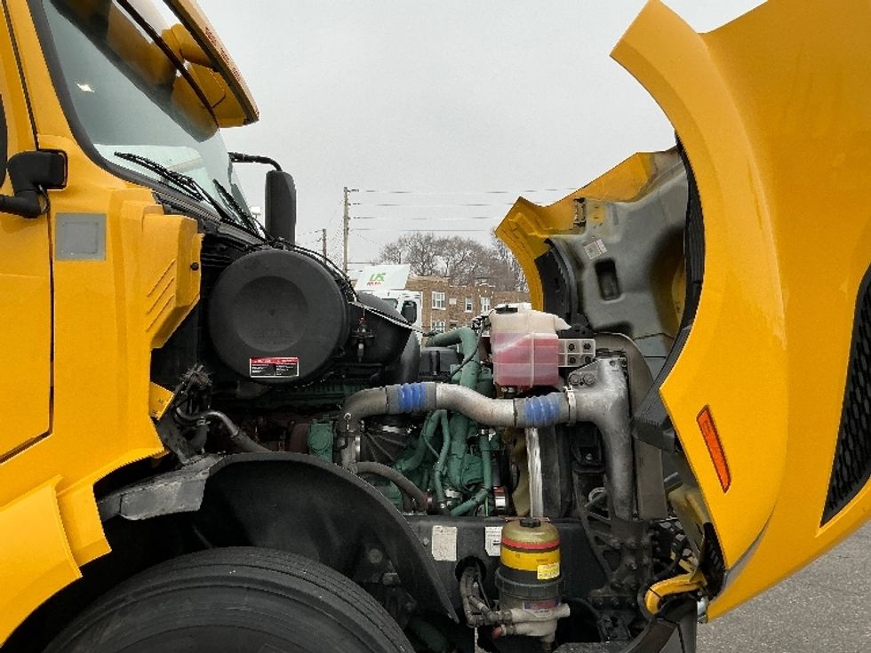 Sleeper Tractor-Heavy Duty Tractors-Volvo-2022-VNL64760-East Chicago-IN-407,468\n\t\tmiles-$ 73,500 - Image 19