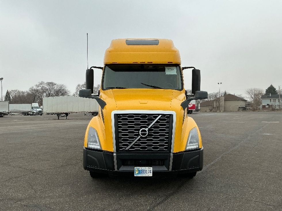 Sleeper Tractor-Heavy Duty Tractors-Volvo-2022-VNL64760-East Chicago-IN-407,468\n\t\tmiles-$ 73,500 - Image 2