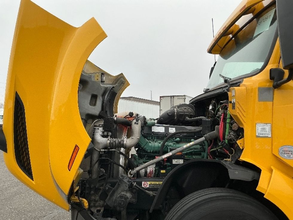 Sleeper Tractor-Heavy Duty Tractors-Volvo-2022-VNL64760-East Chicago-IN-407,468\n\t\tmiles-$ 73,500 - Image 20