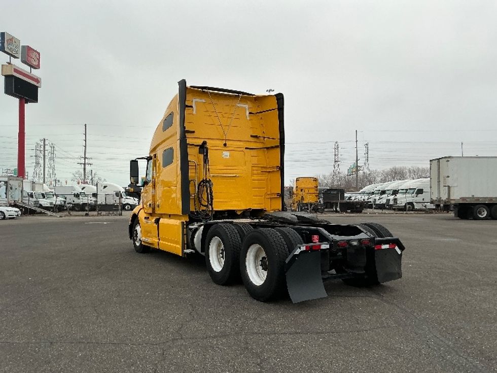 Sleeper Tractor-Heavy Duty Tractors-Volvo-2022-VNL64760-East Chicago-IN-407,468\n\t\tmiles-$ 73,500 - Image 5