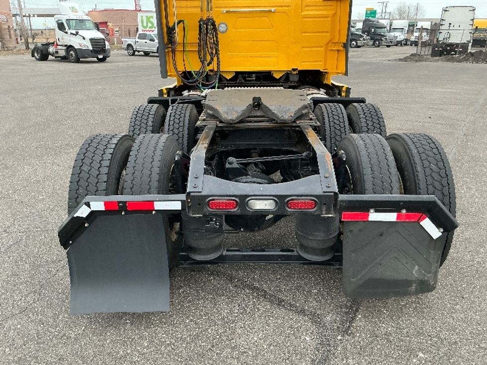 Sleeper Tractor-Heavy Duty Tractors-Volvo-2022-VNL64760-East Chicago-IN-407,468\n\t\tmiles-$ 73,500 - Image 6