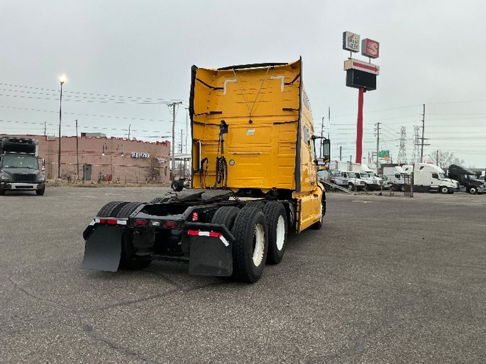 Sleeper Tractor-Heavy Duty Tractors-Volvo-2022-VNL64760-East Chicago-IN-407,468\n\t\tmiles-$ 73,500 - Image 7