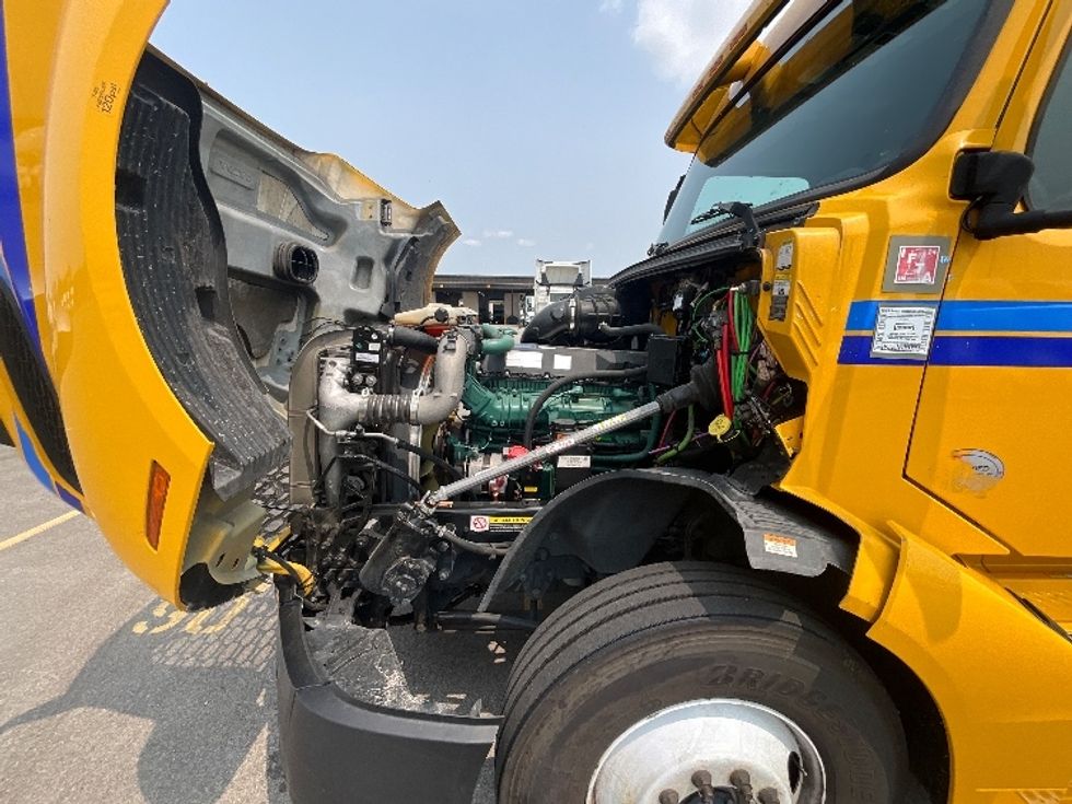 Sleeper Tractor-Heavy Duty Tractors-Volvo-2022-VNL64760-East Chicago-IN-414,004\n\t\tmiles-$ 73,000 - Image 21