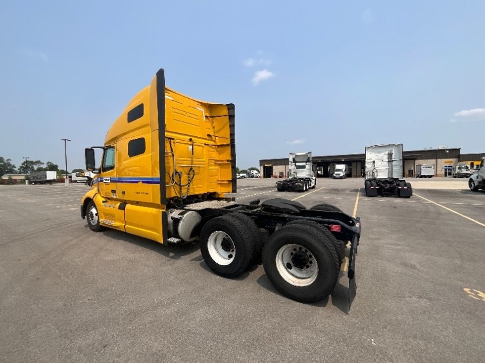 Sleeper Tractor-Heavy Duty Tractors-Volvo-2022-VNL64760-East Chicago-IN-414,004\n\t\tmiles-$ 73,000 - Image 5