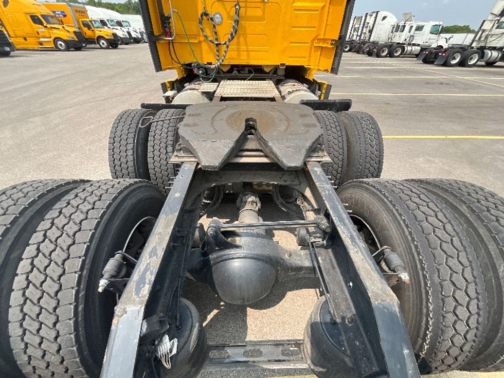 Sleeper Tractor-Heavy Duty Tractors-Volvo-2022-VNL64760-East Chicago-IN-414,004\n\t\tmiles-$ 73,000 - Image 6