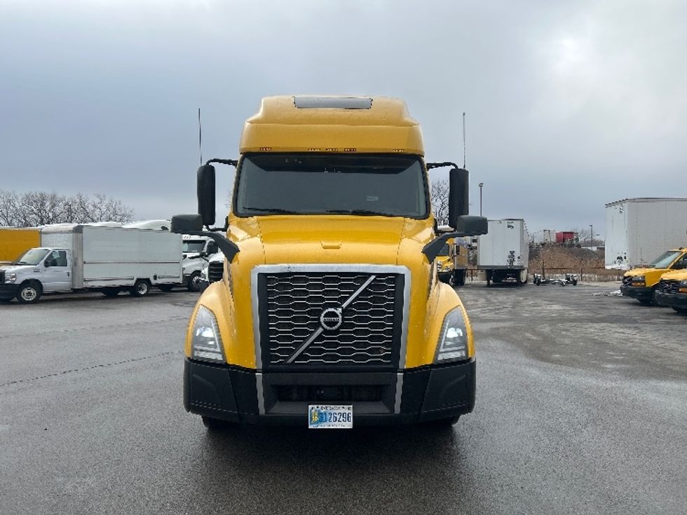 Sleeper Tractor-Heavy Duty Tractors-Volvo-2022-VNL64760-East Chicago-IN-416,184\n\t\tmiles-$ 72,750 - Image 2