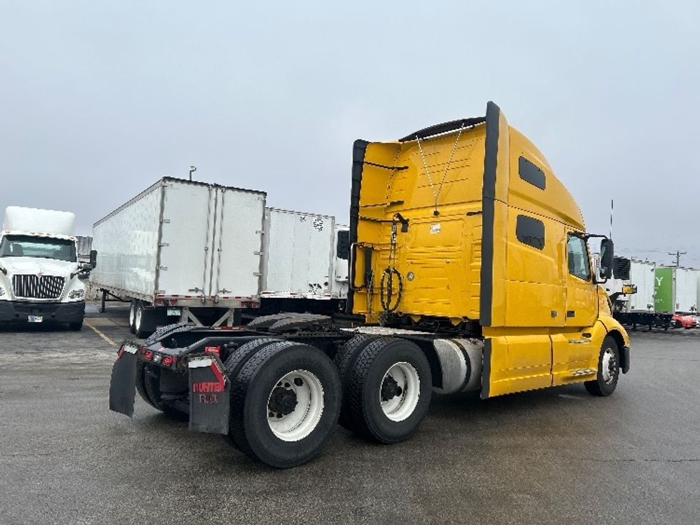 Sleeper Tractor-Heavy Duty Tractors-Volvo-2022-VNL64760-East Chicago-IN-416,184\n\t\tmiles-$ 72,750 - Image 7