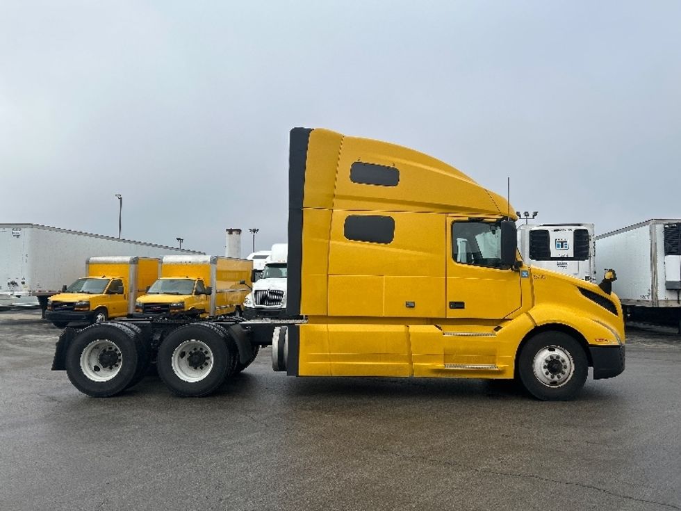 Sleeper Tractor-Heavy Duty Tractors-Volvo-2022-VNL64760-East Chicago-IN-416,184\n\t\tmiles-$ 72,750 - Image 8