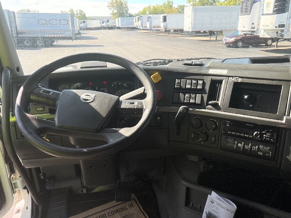 Sleeper Tractor-Heavy Duty Tractors-Volvo-2022-VNL64760-East Chicago-IN-420,000\n\t\tmiles-$ 79,750 - Image 11