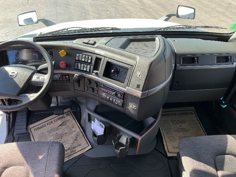 Sleeper Tractor-Heavy Duty Tractors-Volvo-2022-VNL64760-East Chicago-IN-420,000\n\t\tmiles-$ 79,750 - Image 12