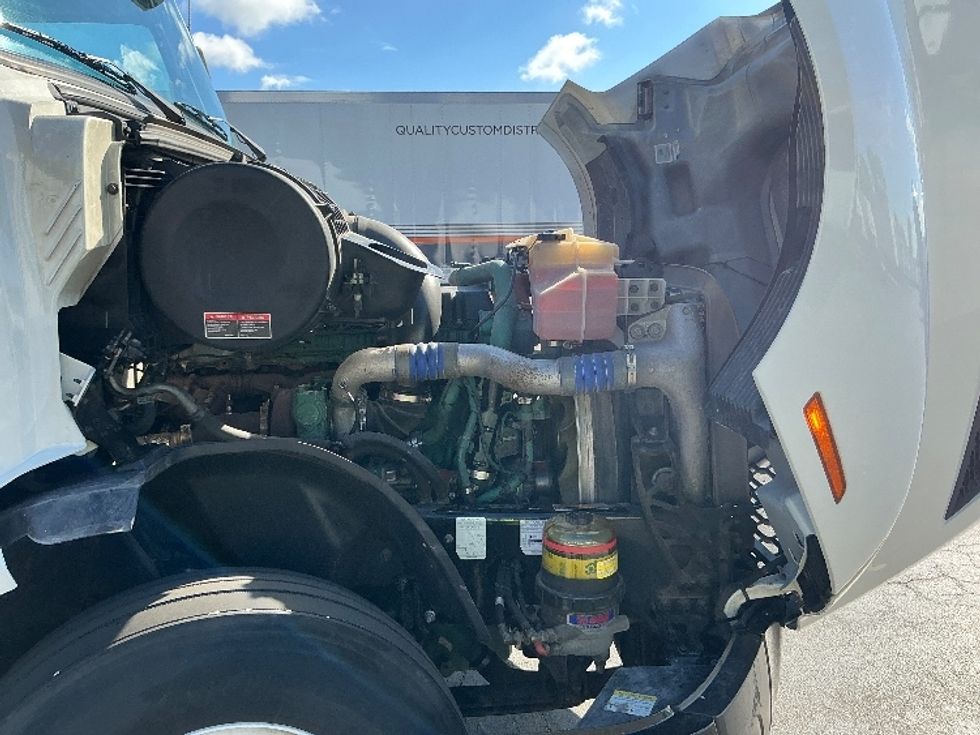 Sleeper Tractor-Heavy Duty Tractors-Volvo-2022-VNL64760-East Chicago-IN-420,000\n\t\tmiles-$ 79,750 - Image 20