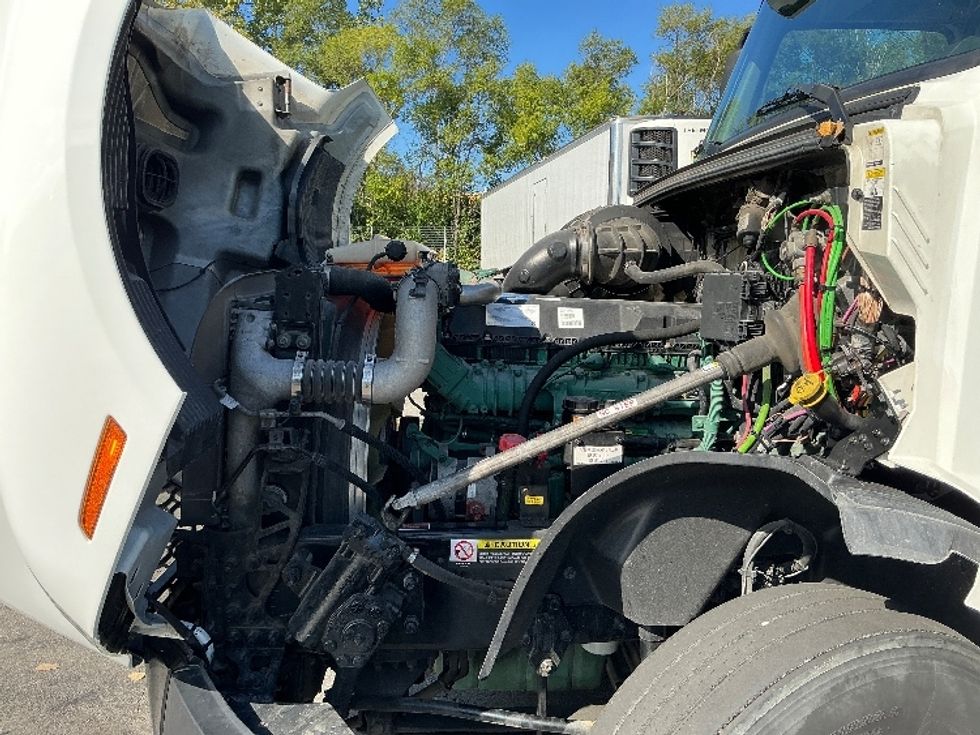 Sleeper Tractor-Heavy Duty Tractors-Volvo-2022-VNL64760-East Chicago-IN-420,000\n\t\tmiles-$ 79,750 - Image 21