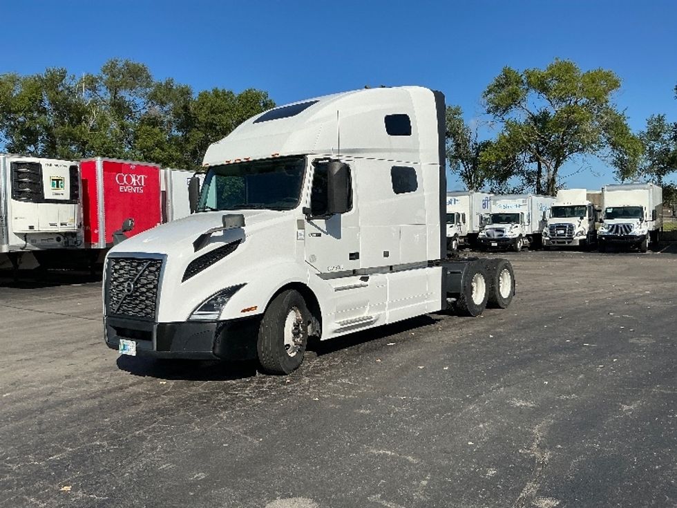 Sleeper Tractor-Heavy Duty Tractors-Volvo-2022-VNL64760-East Chicago-IN-420,000\n\t\tmiles-$ 79,750 - Image 3
