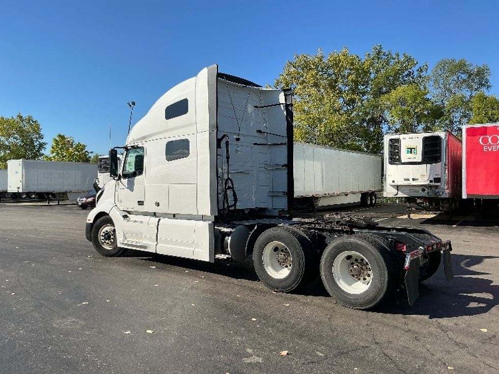 Sleeper Tractor-Heavy Duty Tractors-Volvo-2022-VNL64760-East Chicago-IN-420,000\n\t\tmiles-$ 79,750 - Image 5
