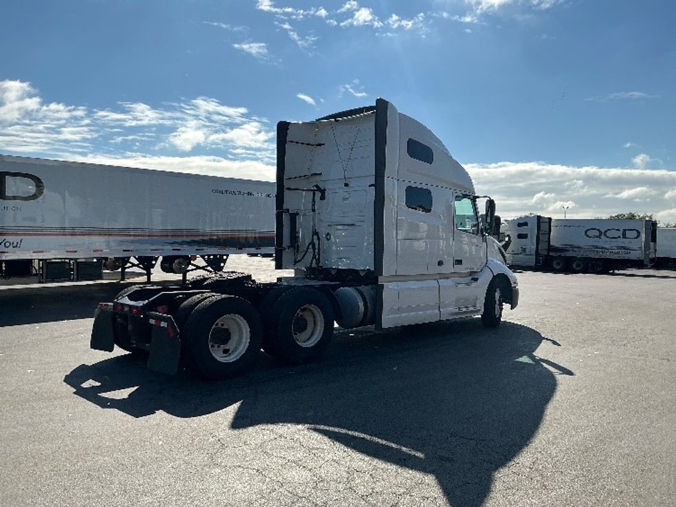 Sleeper Tractor-Heavy Duty Tractors-Volvo-2022-VNL64760-East Chicago-IN-420,000\n\t\tmiles-$ 79,750 - Image 7
