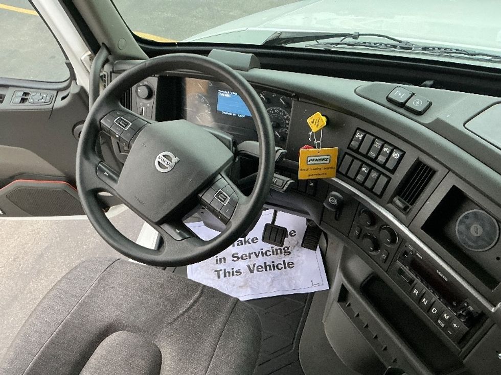 Sleeper Tractor-Heavy Duty Tractors-Volvo-2022-VNL64760-East Chicago-IN-421,865\n\t\tmiles-$ 78,750 - Image 10