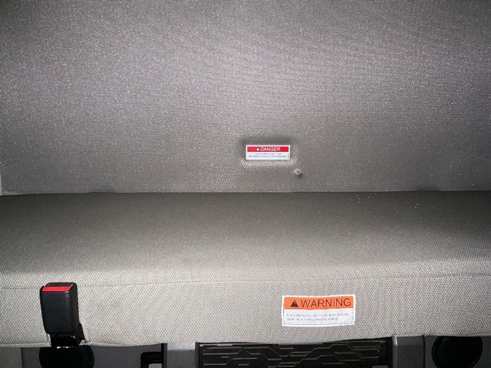 Sleeper Tractor-Heavy Duty Tractors-Volvo-2022-VNL64760-East Chicago-IN-421,865\n\t\tmiles-$ 78,750 - Image 17