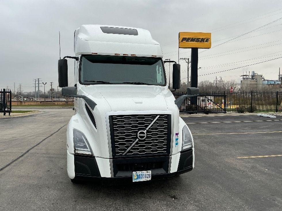 Sleeper Tractor-Heavy Duty Tractors-Volvo-2022-VNL64760-East Chicago-IN-421,865\n\t\tmiles-$ 78,750 - Image 2