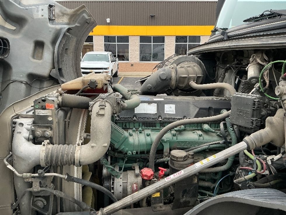 Sleeper Tractor-Heavy Duty Tractors-Volvo-2022-VNL64760-East Chicago-IN-421,865\n\t\tmiles-$ 78,750 - Image 20