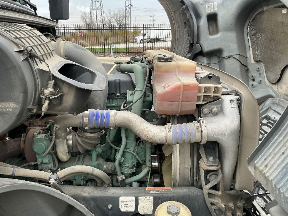 Sleeper Tractor-Heavy Duty Tractors-Volvo-2022-VNL64760-East Chicago-IN-421,865\n\t\tmiles-$ 78,750 - Image 21