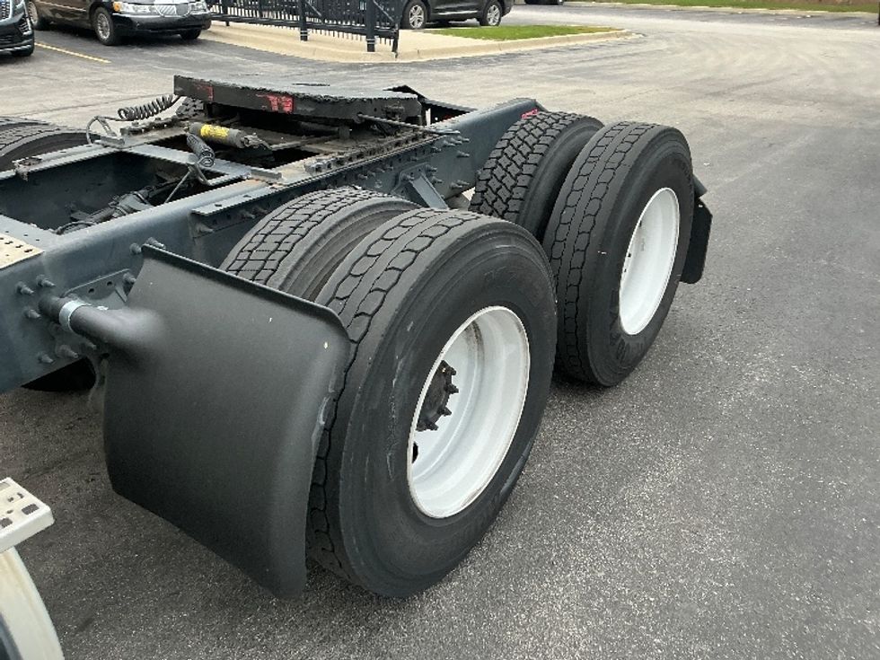 Sleeper Tractor-Heavy Duty Tractors-Volvo-2022-VNL64760-East Chicago-IN-421,865\n\t\tmiles-$ 78,750 - Image 22