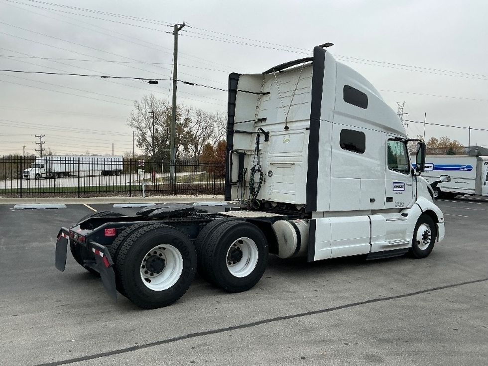 Sleeper Tractor-Heavy Duty Tractors-Volvo-2022-VNL64760-East Chicago-IN-421,865\n\t\tmiles-$ 78,750 - Image 5