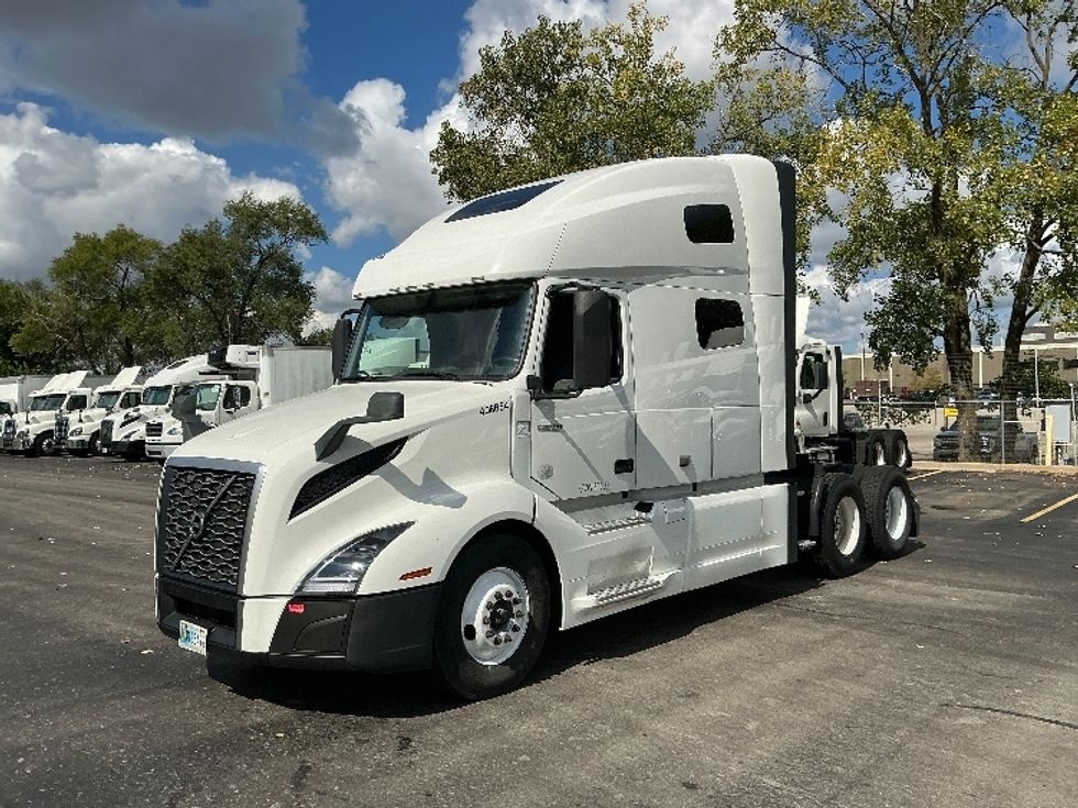 Sleeper Tractor-Heavy Duty Tractors-Volvo-2022-VNL64760-East Chicago-IN-443,155\n\t\tmiles-$ 77,500 - Image 3
