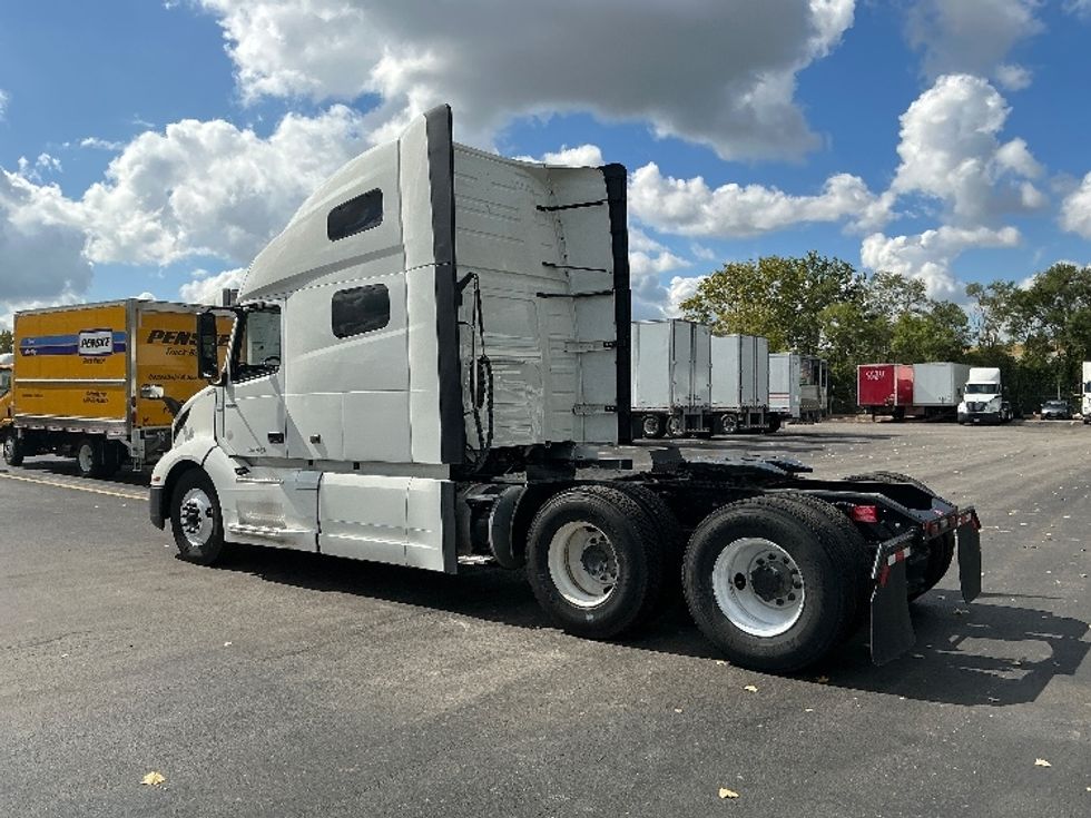Sleeper Tractor-Heavy Duty Tractors-Volvo-2022-VNL64760-East Chicago-IN-443,155\n\t\tmiles-$ 77,500 - Image 5