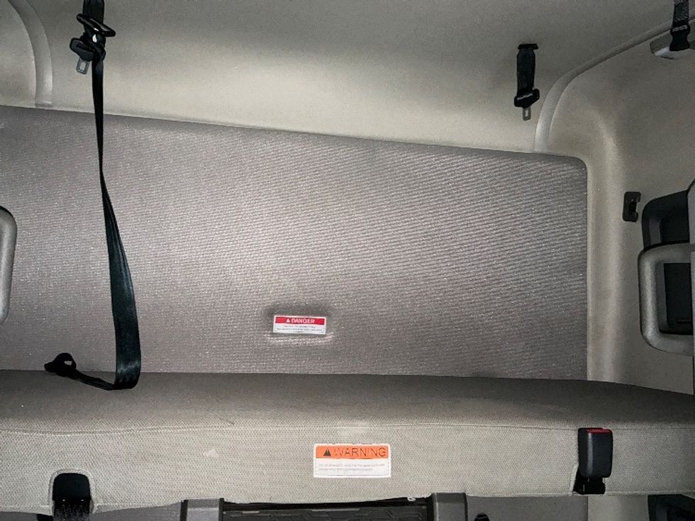 Sleeper Tractor-Heavy Duty Tractors-Volvo-2022-VNL64760-East Chicago-IN-450,444\n\t\tmiles-$ 76,000 - Image 16