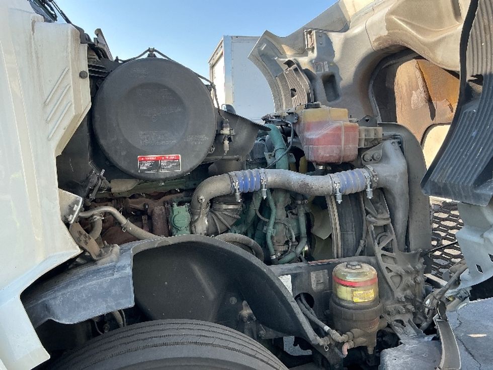 Sleeper Tractor-Heavy Duty Tractors-Volvo-2022-VNL64760-East Chicago-IN-450,444\n\t\tmiles-$ 76,000 - Image 20
