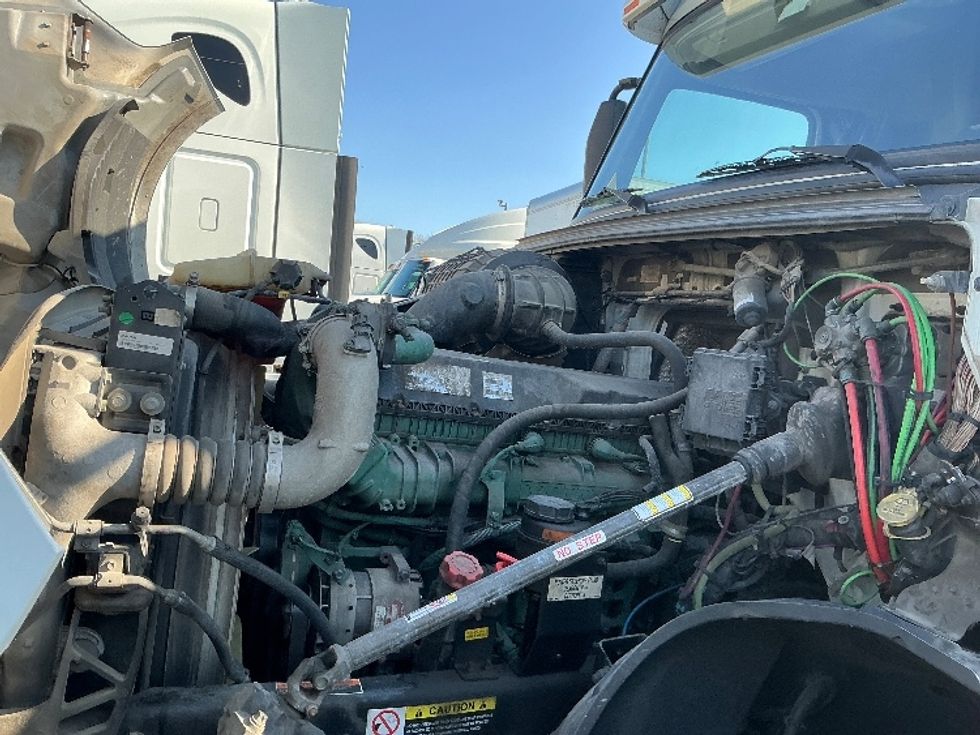 Sleeper Tractor-Heavy Duty Tractors-Volvo-2022-VNL64760-East Chicago-IN-450,444\n\t\tmiles-$ 76,000 - Image 21