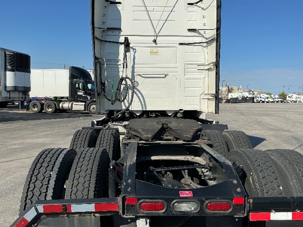 Sleeper Tractor-Heavy Duty Tractors-Volvo-2022-VNL64760-East Chicago-IN-450,444\n\t\tmiles-$ 76,000 - Image 6