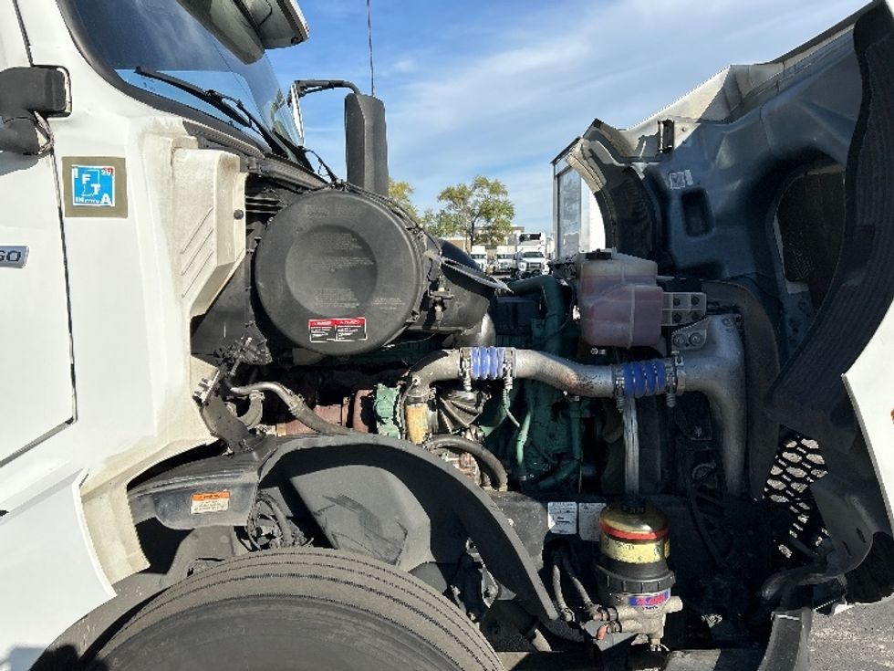 Sleeper Tractor-Heavy Duty Tractors-Volvo-2022-VNL64760-East Chicago-IN-456,354\n\t\tmiles-$ 75,500 - Image 20