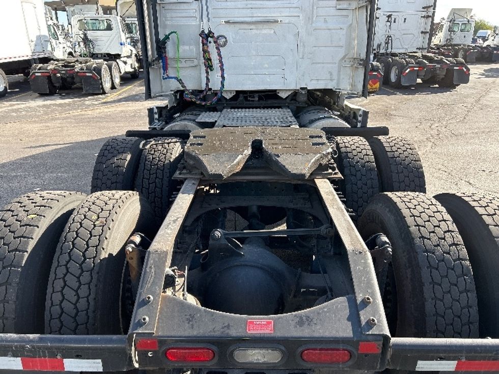 Sleeper Tractor-Heavy Duty Tractors-Volvo-2022-VNL64760-East Chicago-IN-456,354\n\t\tmiles-$ 75,500 - Image 6