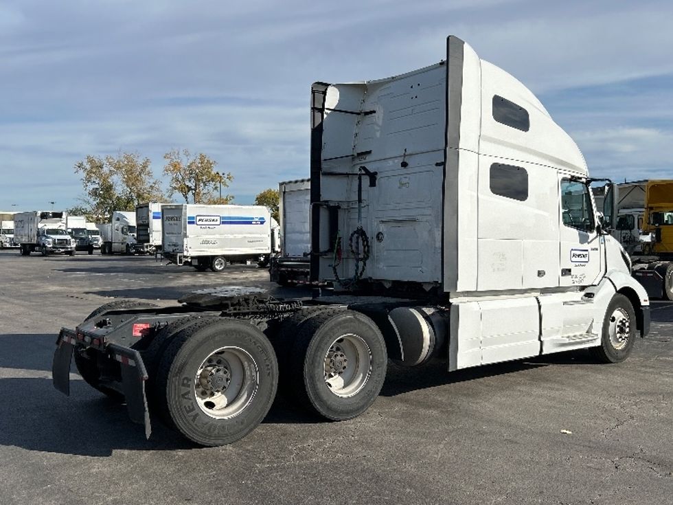 Sleeper Tractor-Heavy Duty Tractors-Volvo-2022-VNL64760-East Chicago-IN-456,354\n\t\tmiles-$ 75,500 - Image 7
