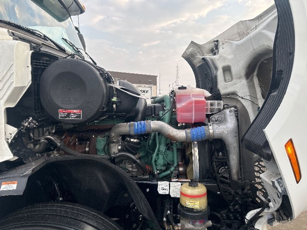 Sleeper Tractor-Heavy Duty Tractors-Volvo-2022-VNL64760-East Chicago-IN-469,053\n\t\tmiles-$ 71,250 - Image 19