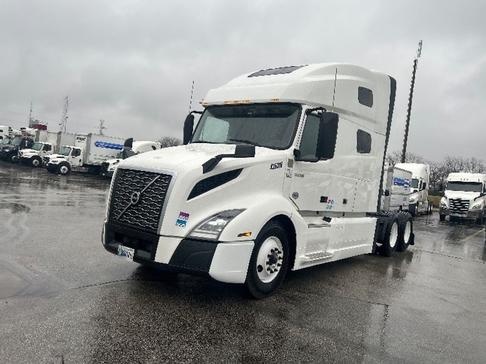 Sleeper Tractor-Heavy Duty Tractors-Volvo-2022-VNL64760-East Chicago-IN-469,053\n\t\tmiles-$ 71,250 - Image 3