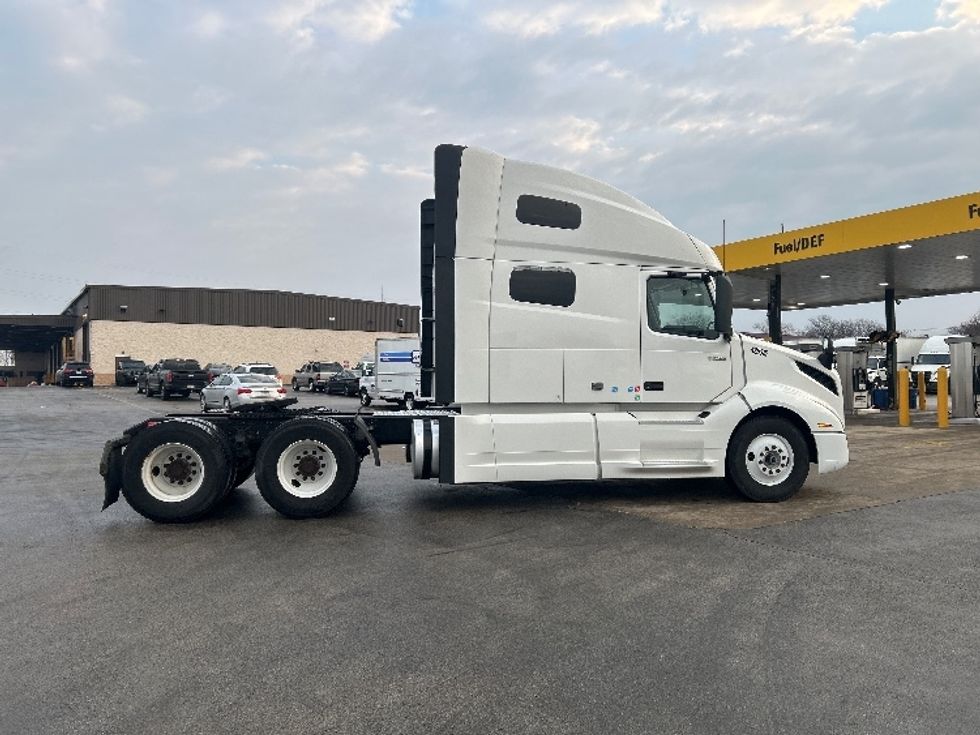 Sleeper Tractor-Heavy Duty Tractors-Volvo-2022-VNL64760-East Chicago-IN-469,053\n\t\tmiles-$ 71,250 - Image 8