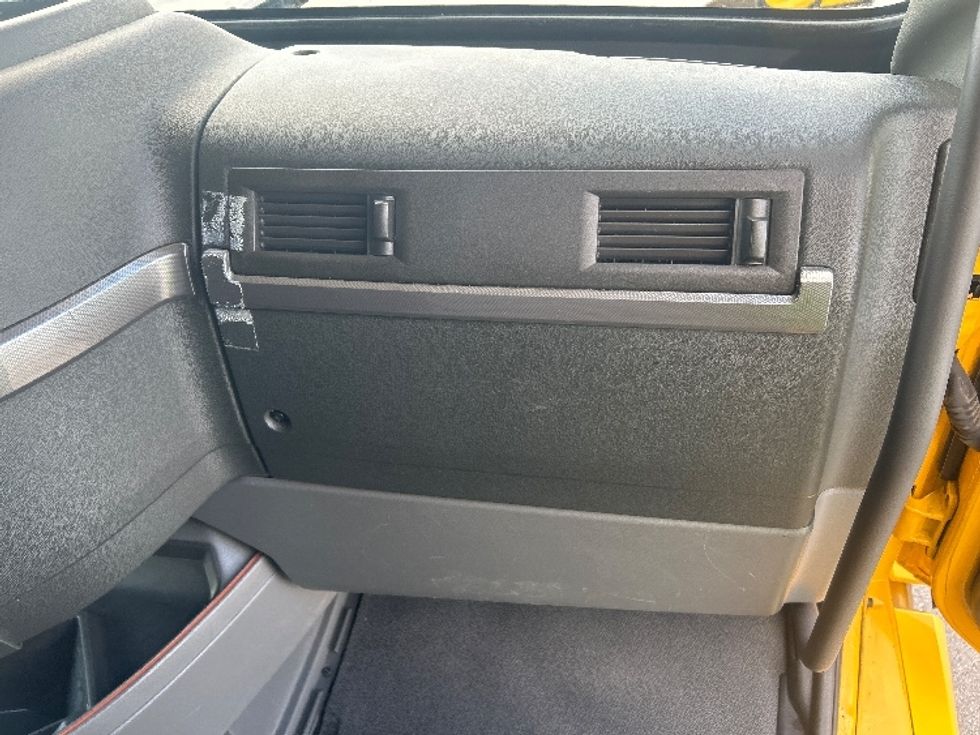 Sleeper Tractor-Heavy Duty Tractors-Volvo-2022-VNL64760-East Chicago-IN-475,336\n\t\tmiles-$ 70,500 - Image 14